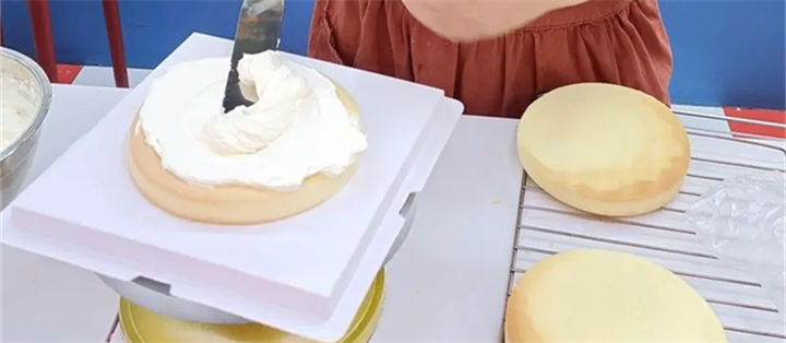 手工烘焙美食：DIY简易蛋糕烘焙