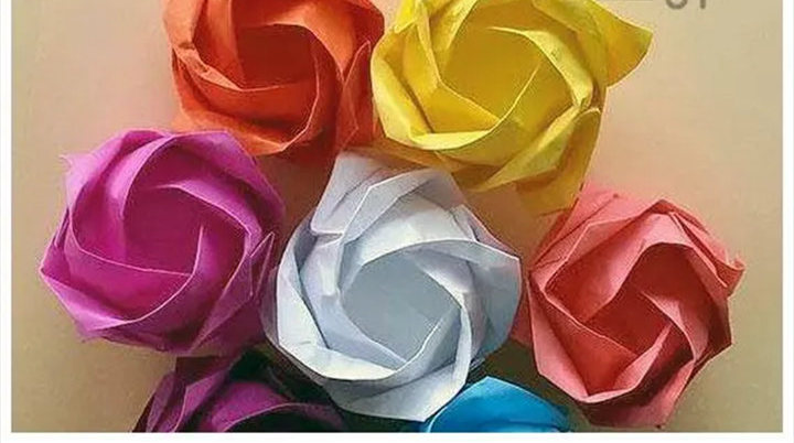 手工折纸艺术：制作简易折纸花朵
